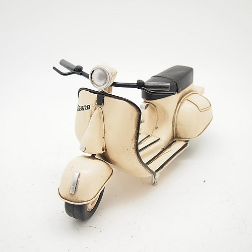 ブリキのおもちゃバイク ベスパ Vespa スクーター ホワイト Sサイズ 大人のインテリア雑貨 通販